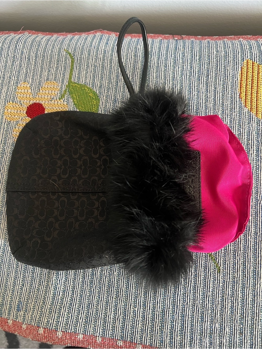 Coach Rare Y2K Black Signature Drawstring Pouch with Fur Trim 2003 - Picture 6 of 10
